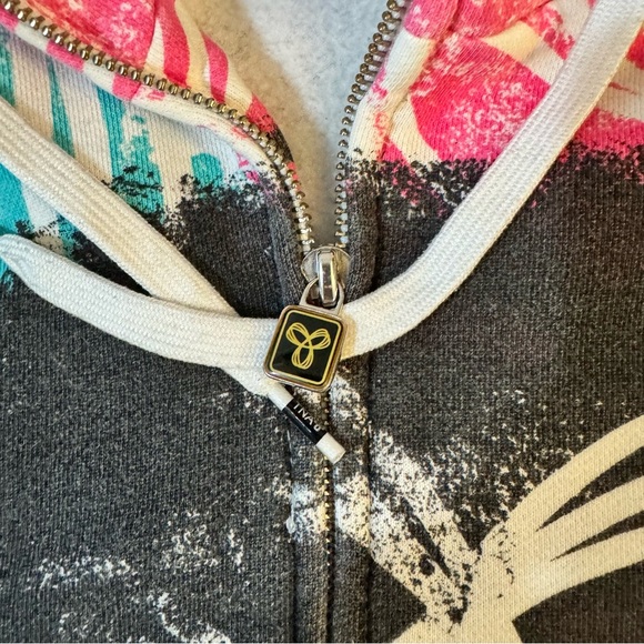 TNA Pink and Teal Graphic Hoodie

#1221 - Picture 8 of 11